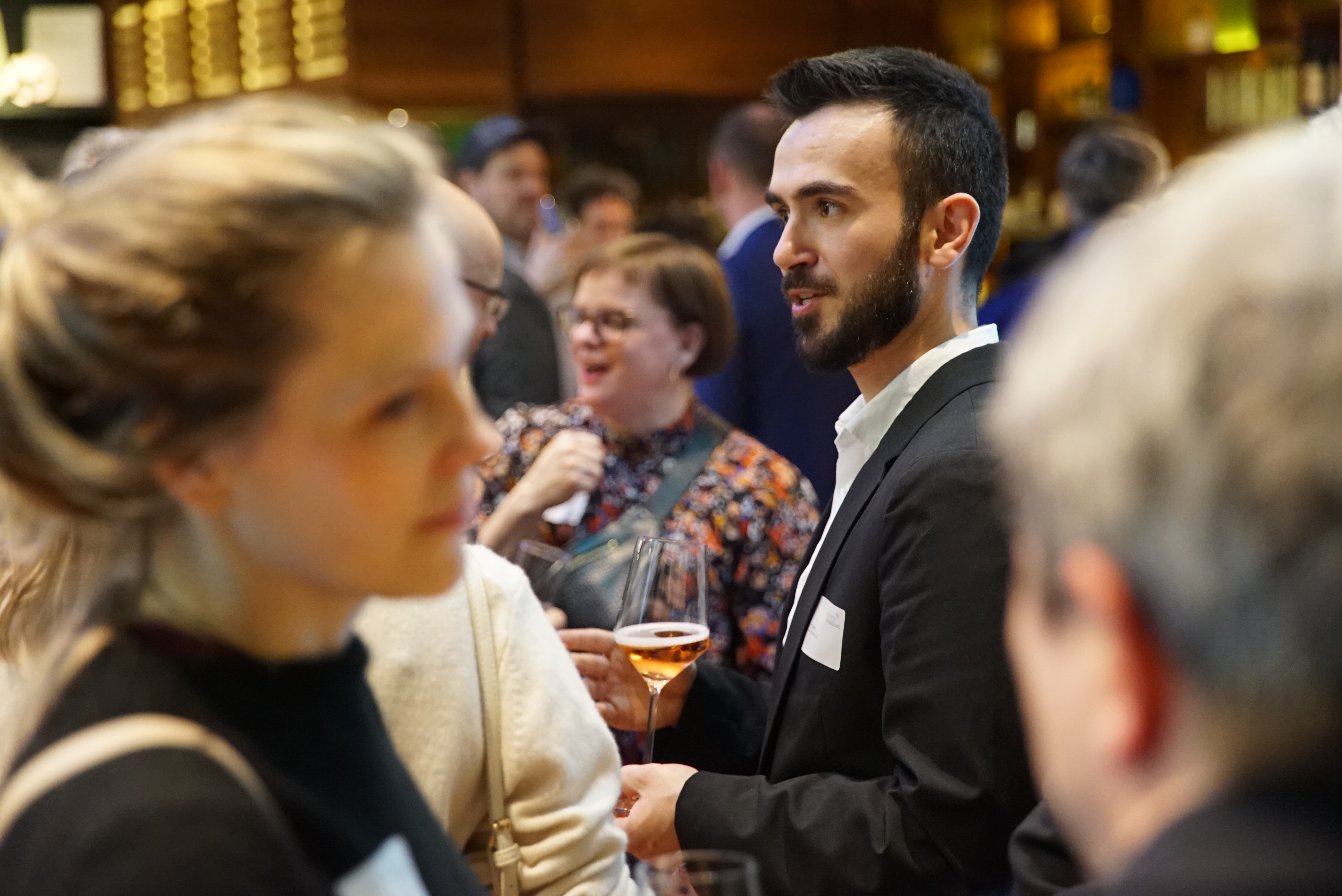 Foto: Nico Amiri bei der Launchparty des Unboxing Healthcare Magazins